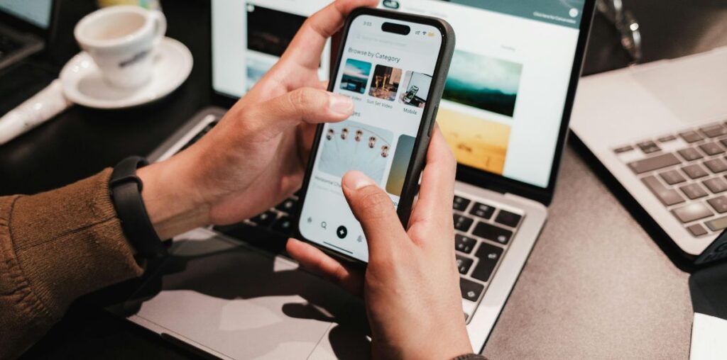 Mobile connectivity: Showroomprivé takes a step forward with integrated eSIM